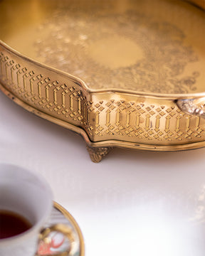 Detailed edge pattern of luxury gold decorative metal serving tray