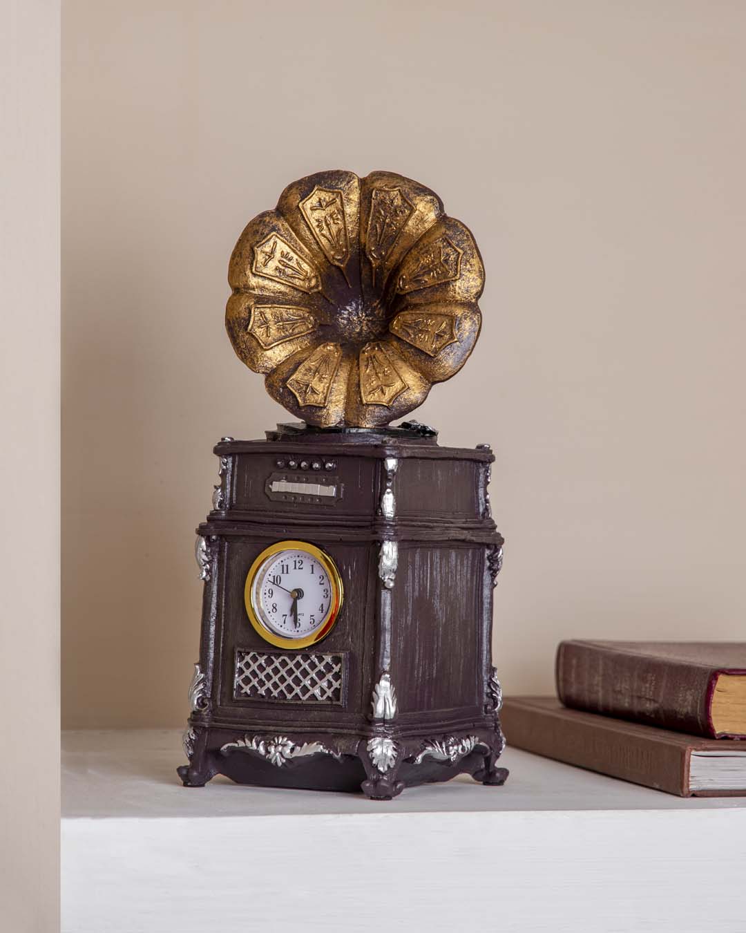 Rustic Gramophone Table Clock - The Decor Kart