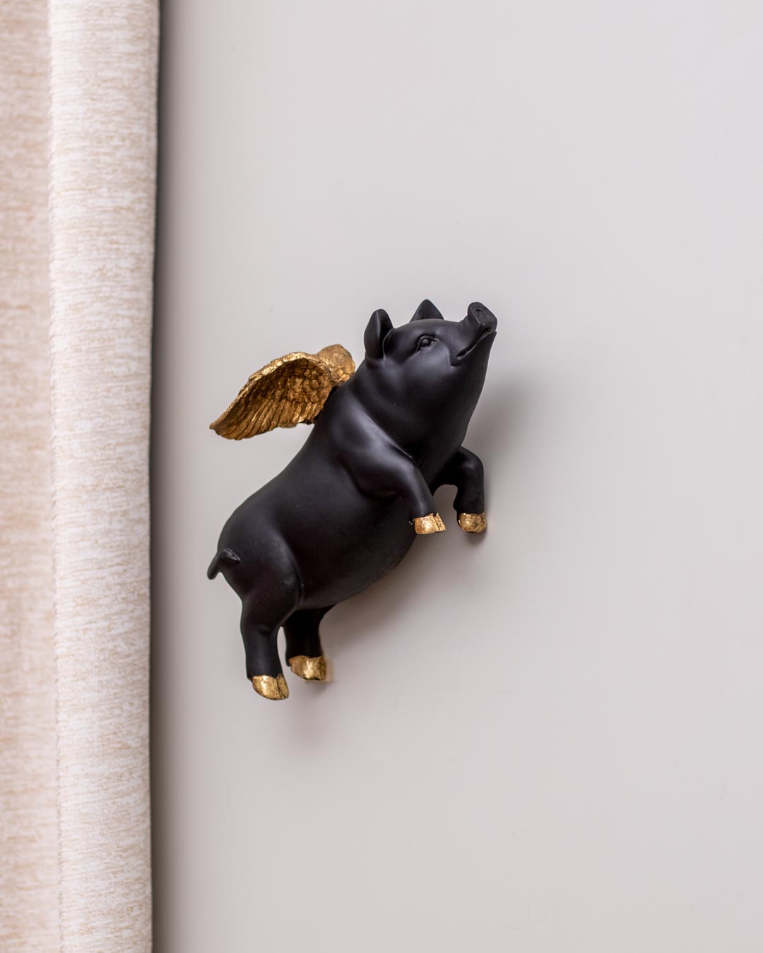 'When Pig's Fly' Wall Mounted Figurine - The Decor Kart