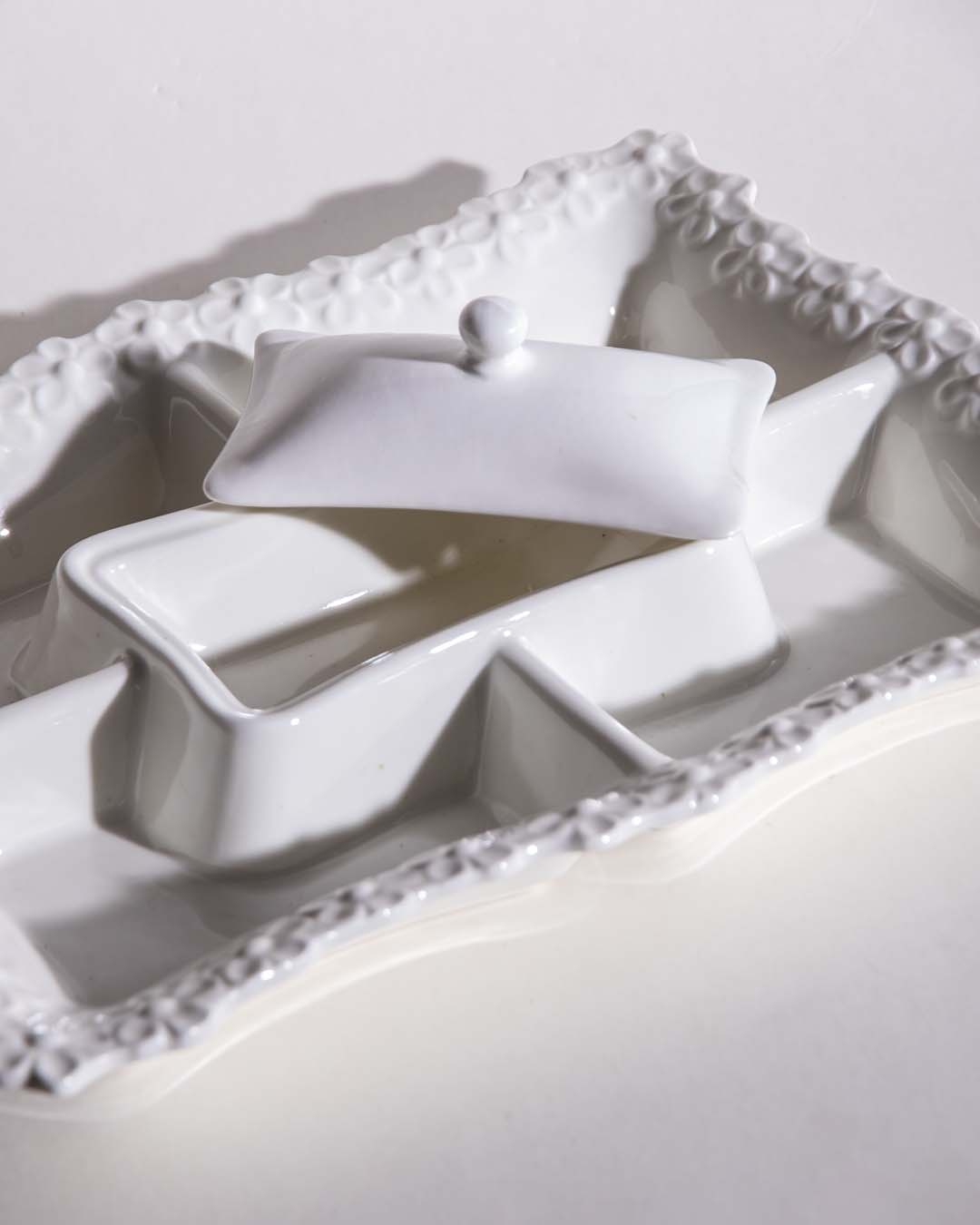 All White Embossed Chip n Dip Platter - The Decor Kart