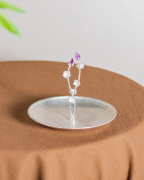 Textured Cake Stand With Tulip Handle