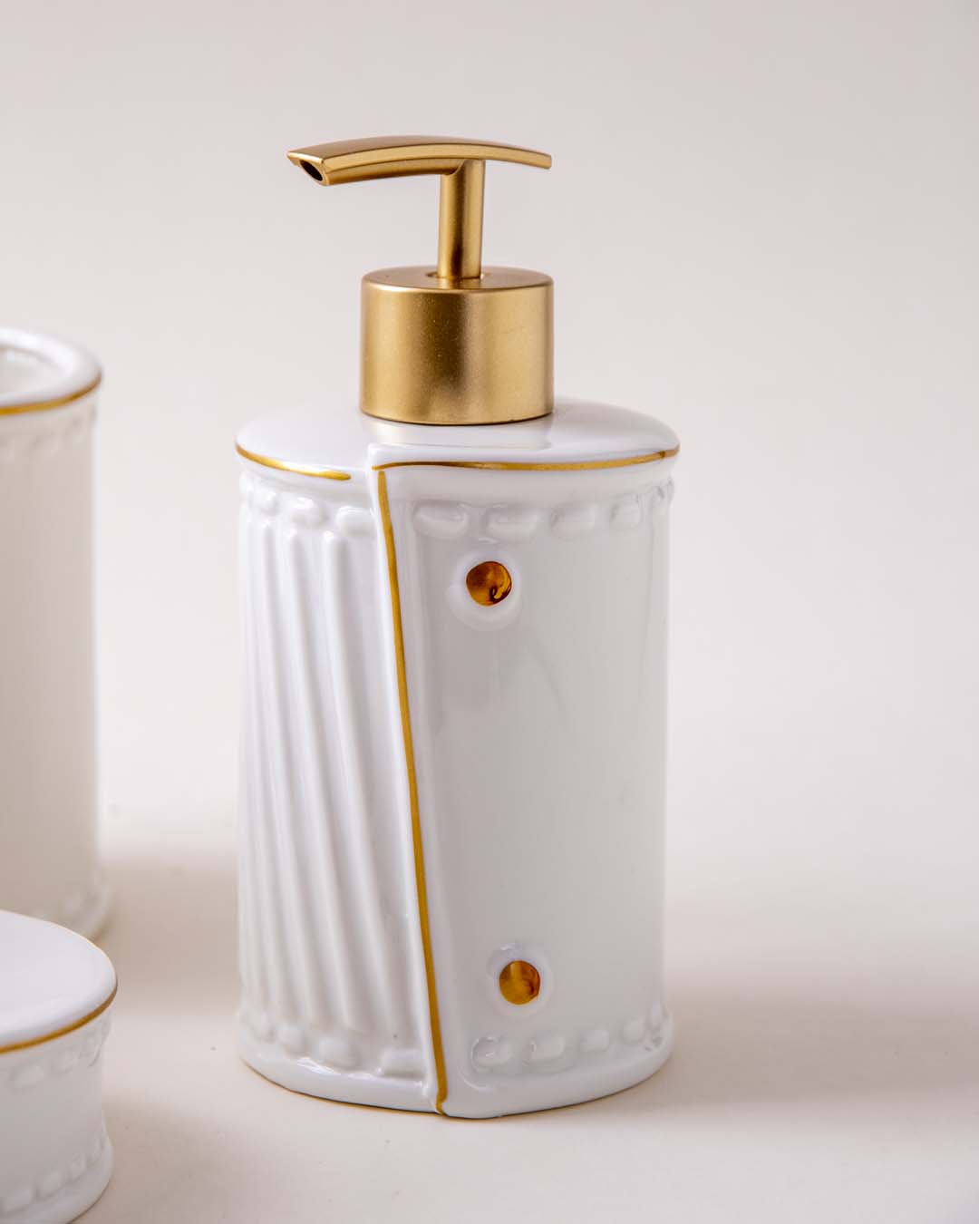 Gilded Closure 4-Piece Bath Set - White