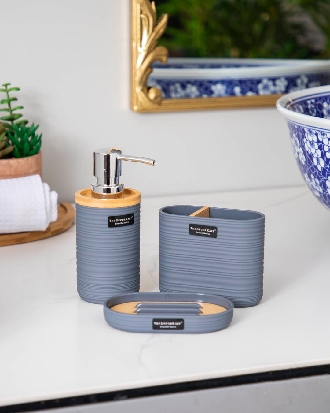Modern bath decor - Bathroom accessory set bluish grey