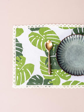 placemats and table runner